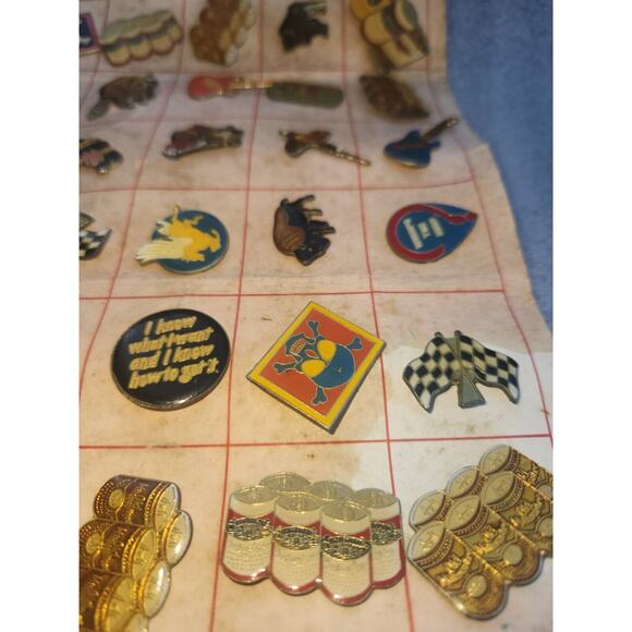 Hat Tacks Lot Of 36 From 70s Most Great Condition Cardboard Display Is Poor - Picture 8 of 13